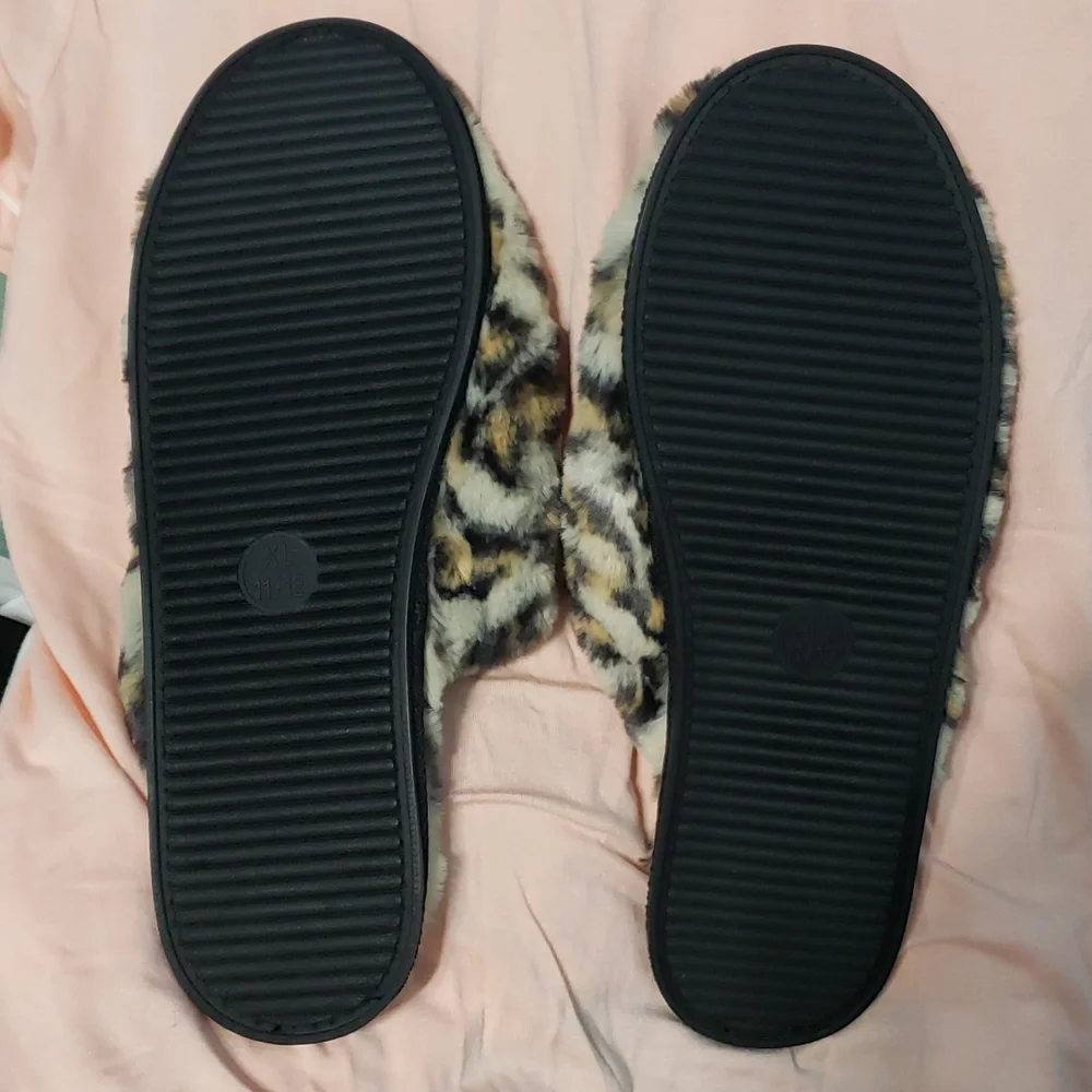Leopard Print Slippers - Picture 4 of 8